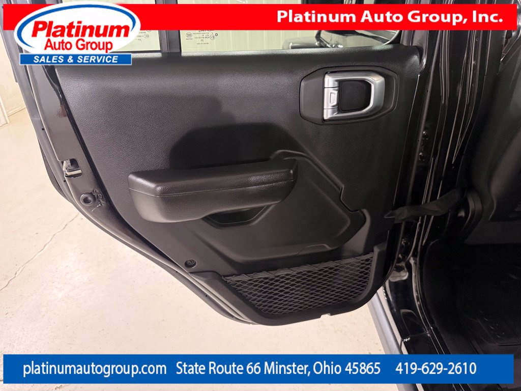 Used 2021 Jeep Wrangler Unlimited Rubicon w/ Dual Top Group AWD/4WD image 30