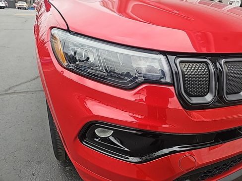 Used 2022 Jeep Compass Limited image 7