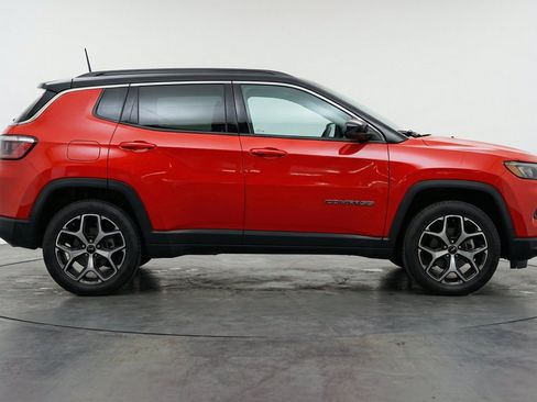 Used 2025 Jeep Compass Limited AWD/4WD image 11