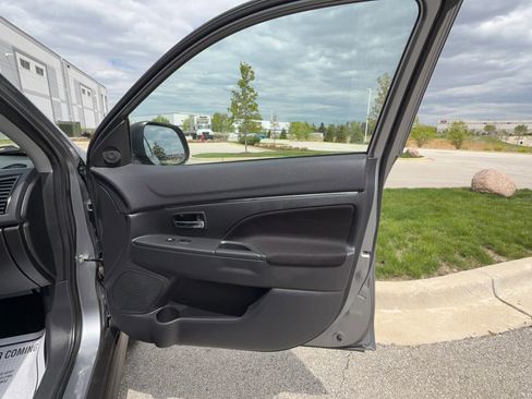 Used 2021 Mitsubishi Outlander Sport ES FWD image 10
