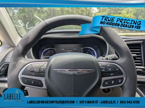 Used 2023 Chrysler Pacifica Touring-L FWD image 20