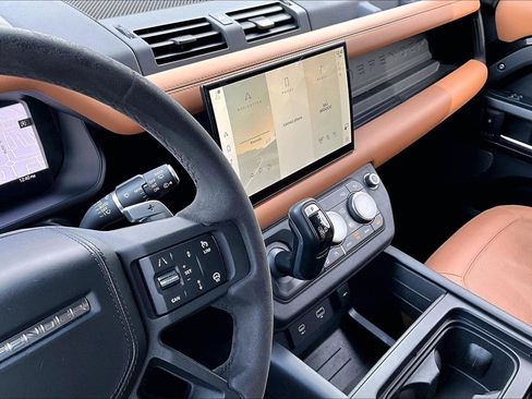 Used 2023 Land Rover Defender 110 V8 image 32