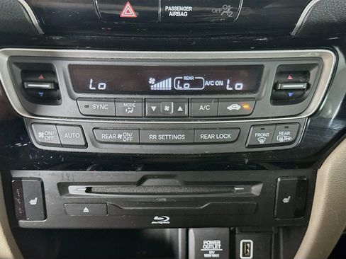 Used 2020 Honda Pilot Touring image 22