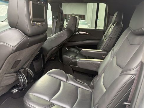 Used 2017 Cadillac Escalade ESV Platinum image 15