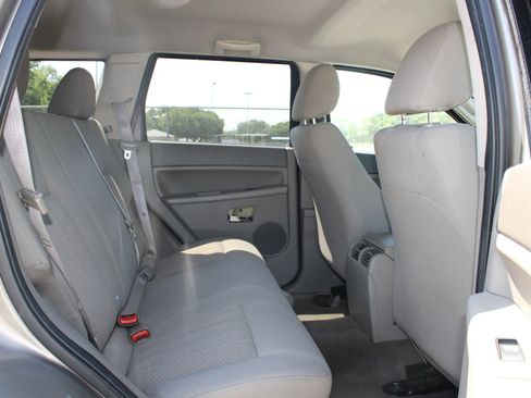 Used 2006 Jeep Grand Cherokee Laredo RWD image 22