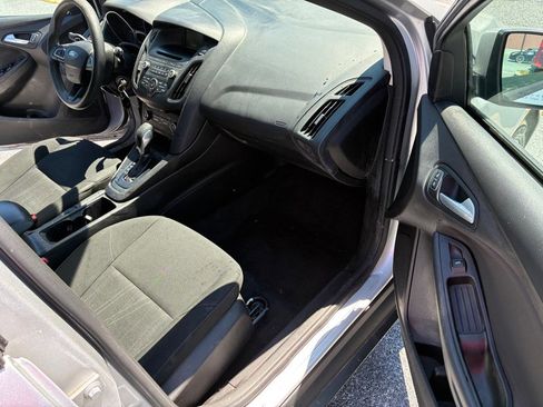 Used 2017 Ford Focus SE image 16