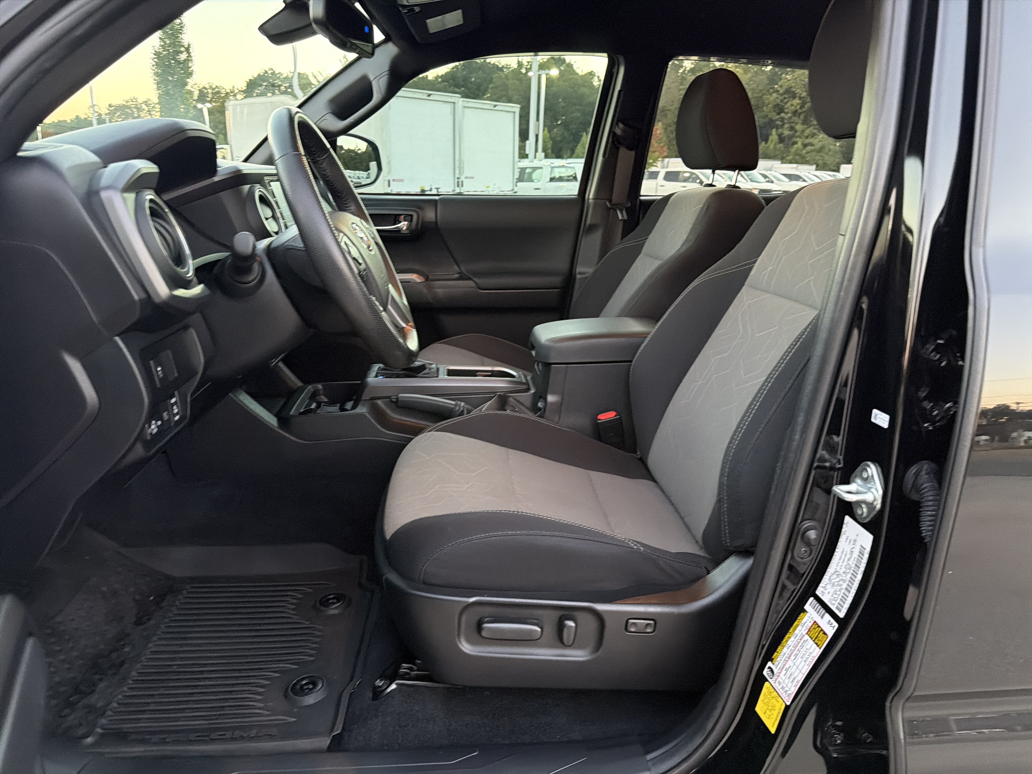 Used 2023 Toyota Tacoma TRD Sport AWD/4WD image 16