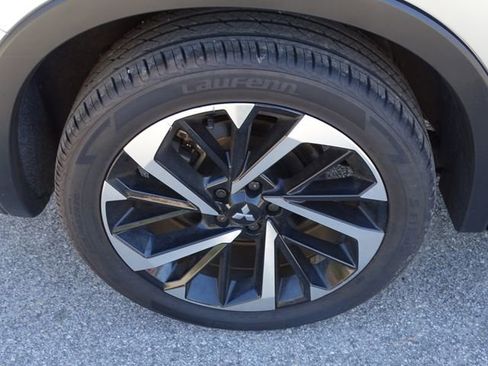 Used 2022 Mitsubishi Outlander SE image 16