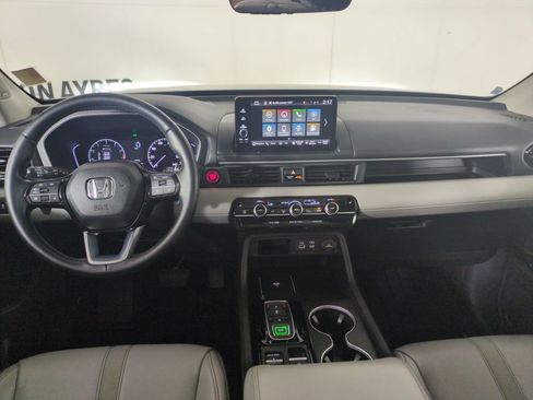 Certified 2023 Honda Pilot Touring image 16