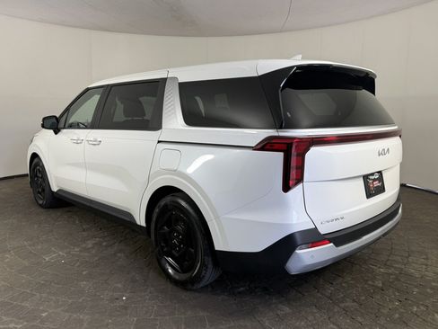 Used 2026 Kia Carnival FWD image 5