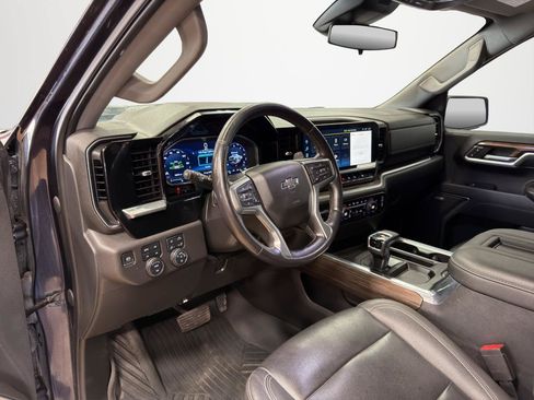 Used 2022 Chevrolet Silverado 1500 LT Trail Boss w/ LT Trail Boss Premium Package AWD/4WD image 12