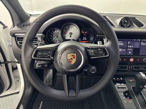 Certified 2025 Porsche Macan S image 18