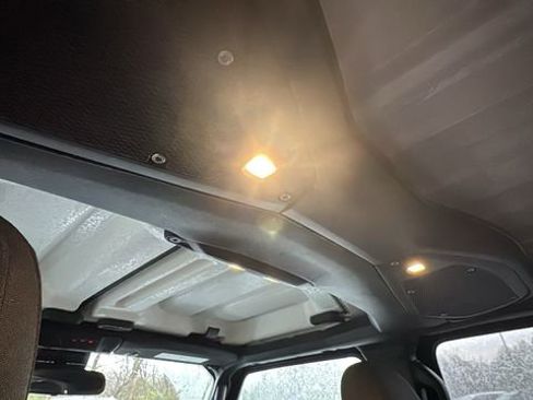 Used 2025 Jeep Wrangler Unlimited Sahara image 10