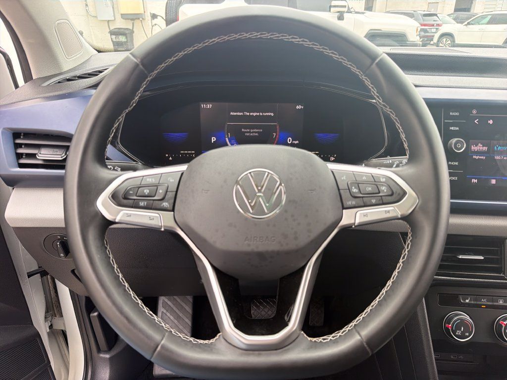 Used 2022 Volkswagen Taos SE FWD image 11