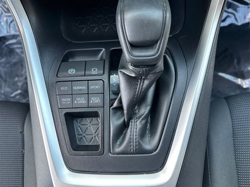 Used 2019 Toyota RAV4 LE w/ All Weather Liner Package image 29