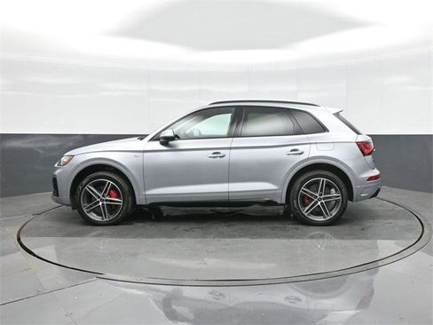 Used 2024 Audi Q5 e Premium Plus w/ Premium Plus Package image 4