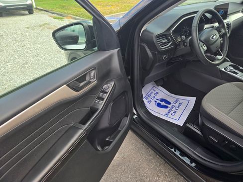 Used 2022 Ford Escape SE w/ SE Sport Appearance Package FWD image 6