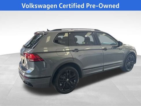 Certified 2022 Volkswagen Tiguan SE R-Line image 9
