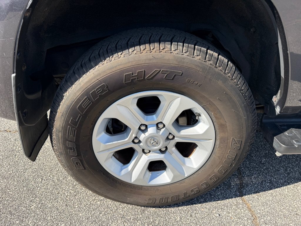 Used 2014 Toyota 4Runner SR5 AWD/4WD image 17