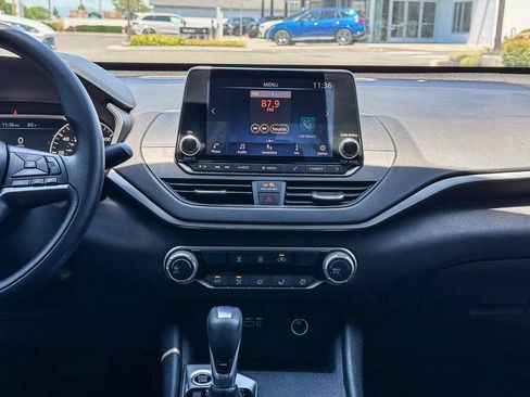 Used 2022 Nissan Altima 2.5 SV FWD image 13