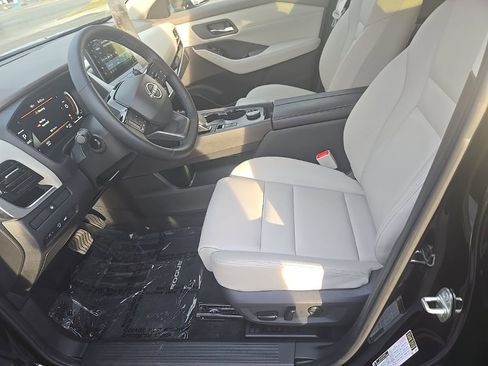 Used 2025 Nissan Rogue SL image 13