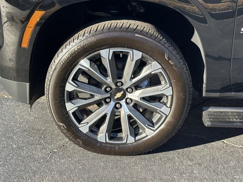 New 2026 Chevrolet Suburban High Country image 14