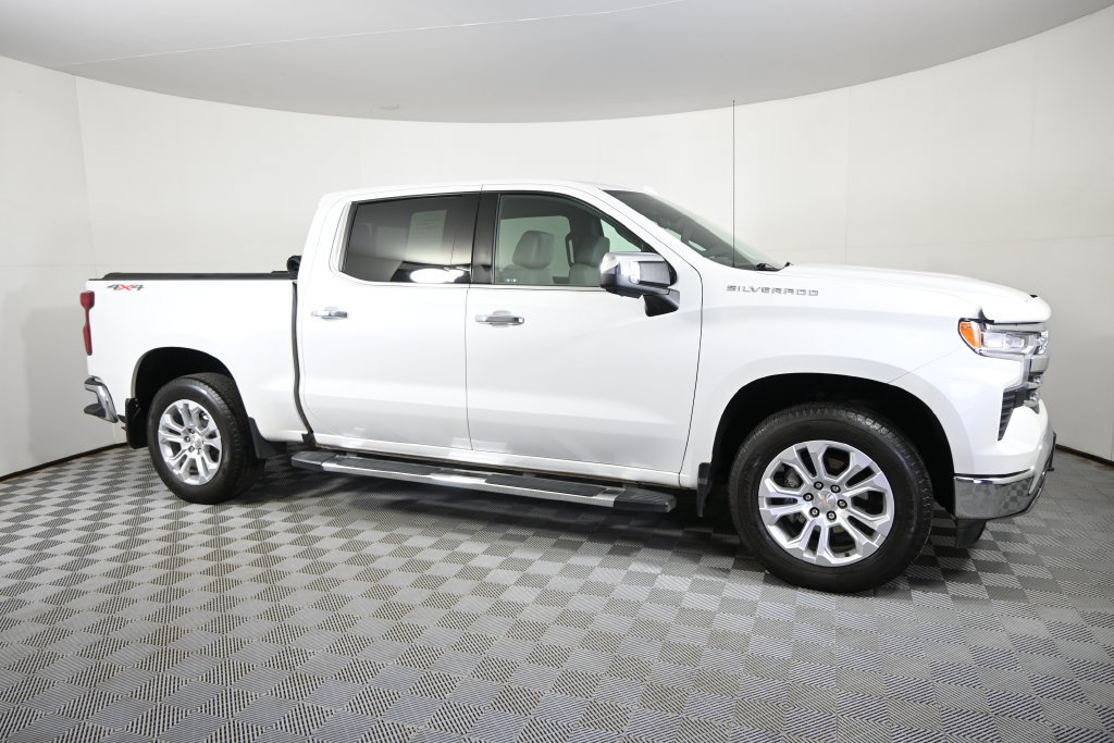 Used 2022 Chevrolet Silverado 1500 LTZ w/ LTZ Premium Package AWD/4WD image 9