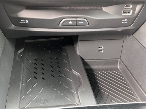 New 2026 Chrysler Pacifica Limited w/ Uconnect Theater Family Group image 22