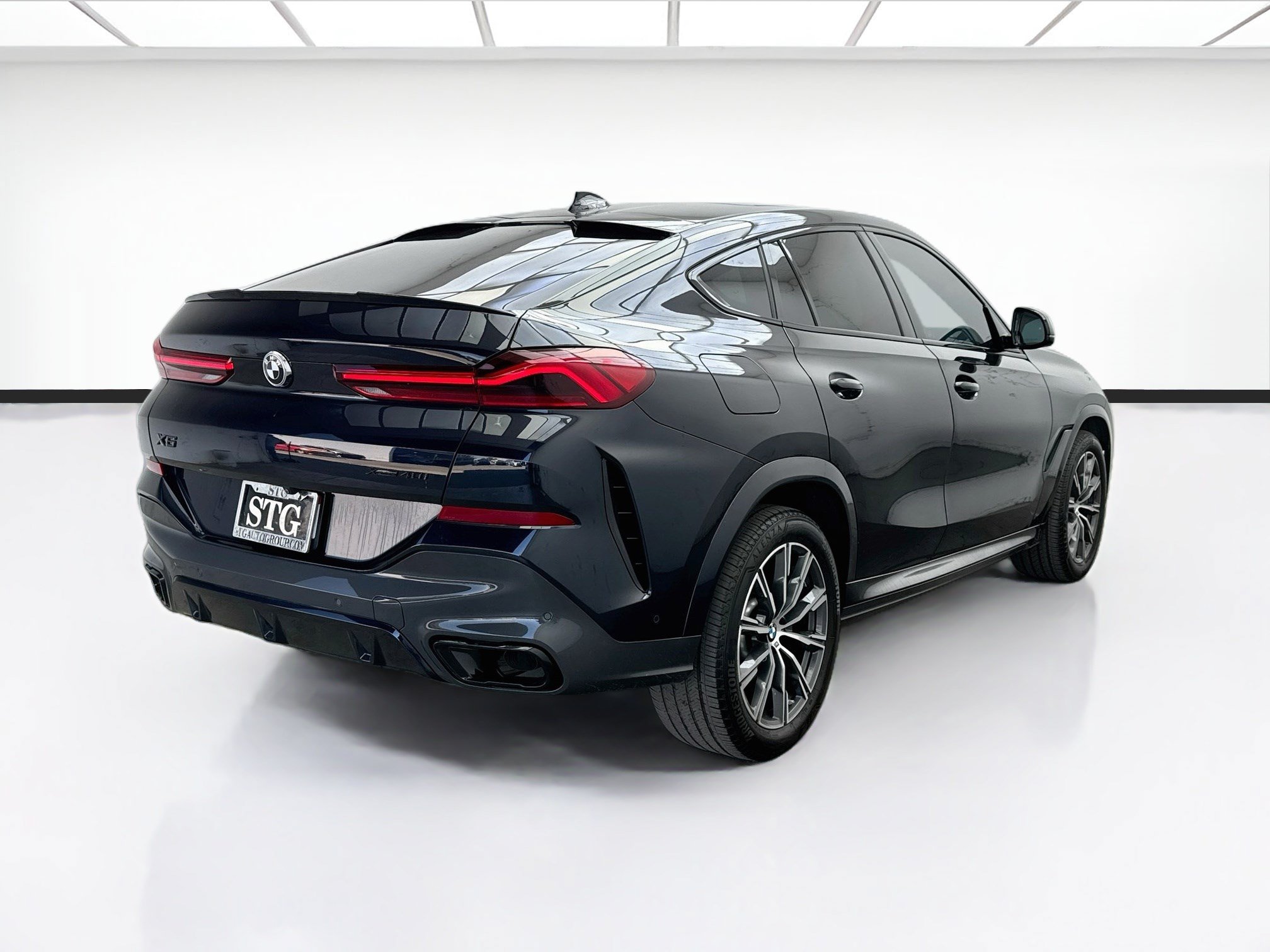 Used 2022 BMW X6 xDrive40i w/ Executive Package AWD/4WD image 4