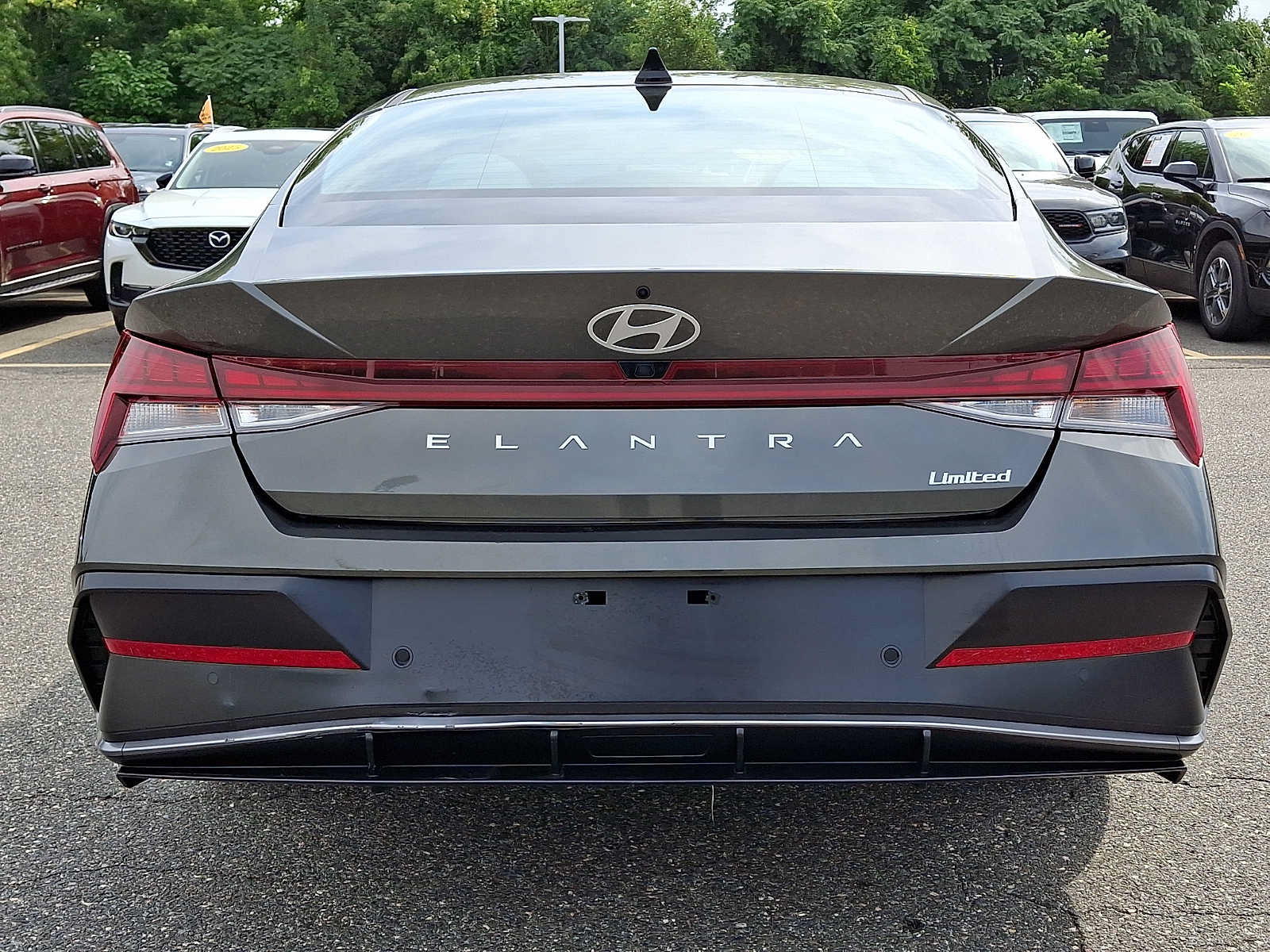 Used 2024 Hyundai Elantra Limited FWD image 5