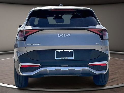 Used 2024 Kia Sportage LX image 4