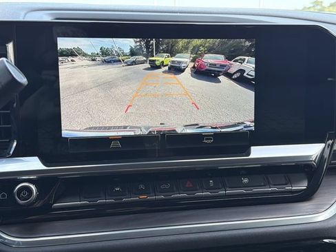 Used 2025 GMC Sierra 1500 SLT RWD image 17