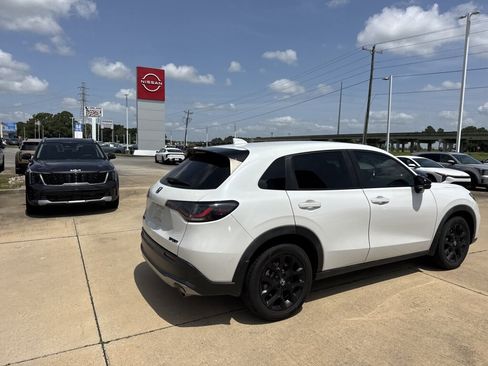 Used 2023 Honda HR-V Sport image 17