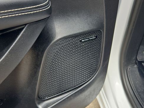 Used 2024 Chrysler Pacifica Limited w/ Uconnect Theater Family Group FWD image 15