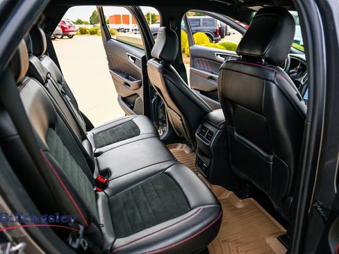 Used 2023 Ford Edge ST-Line AWD/4WD image 14