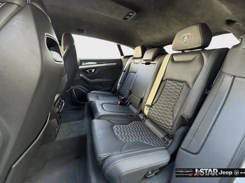 Used 2022 Lamborghini Urus AWD/4WD image 26