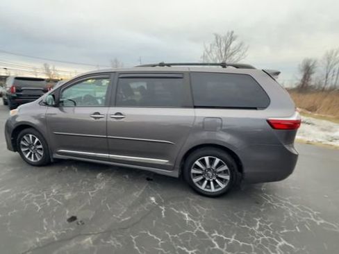 Used 2020 Toyota Sienna XLE Premium image 6