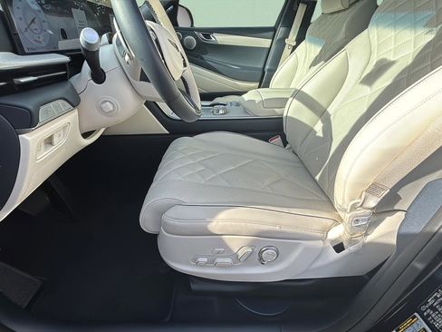Certified 2025 Genesis GV80 3.5T Prestige AWD/4WD image 19