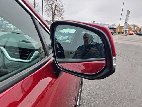 Used 2025 Toyota RAV4 XLE image 28