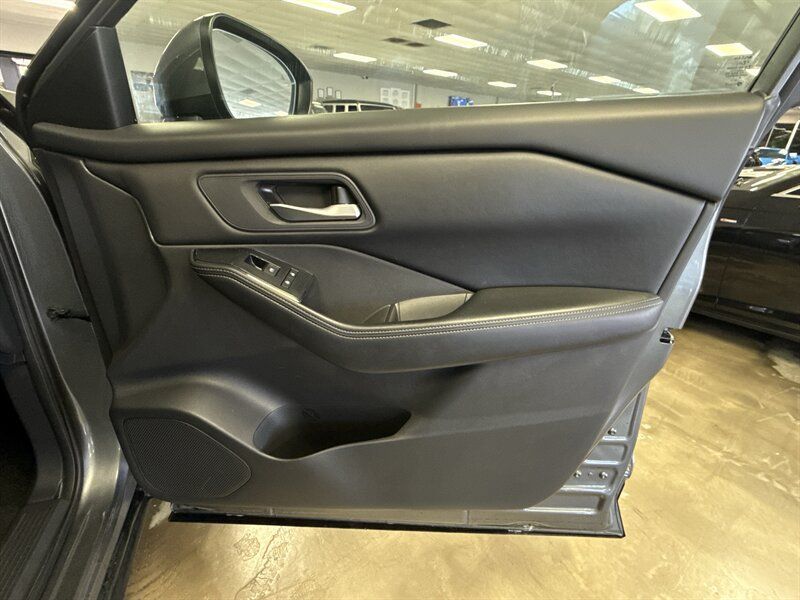 Used 2024 Nissan Rogue SV FWD image 19