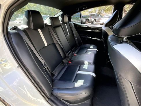 Used 2025 Toyota Camry SE image 22