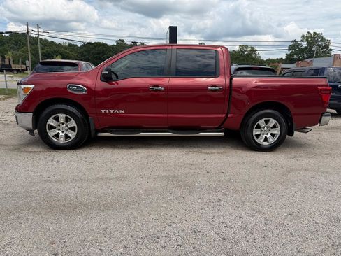 Used 2017 Nissan Titan SV RWD image 2