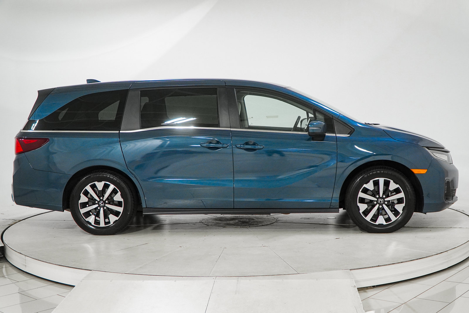 Used 2025 Honda Odyssey EX-L image 14