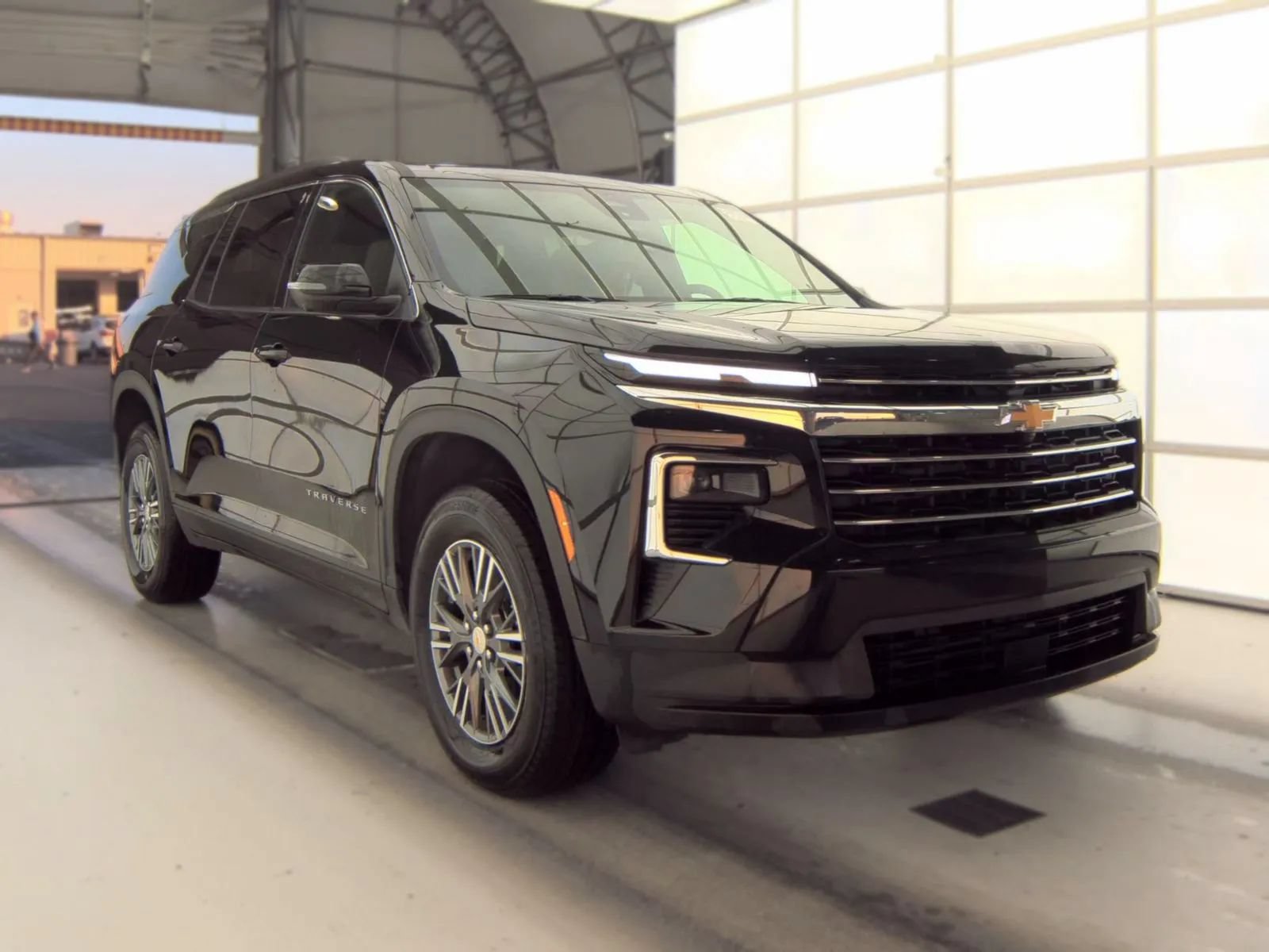 Used 2026 Chevrolet Traverse LT w/ Driver Confidence Package FWD image 4