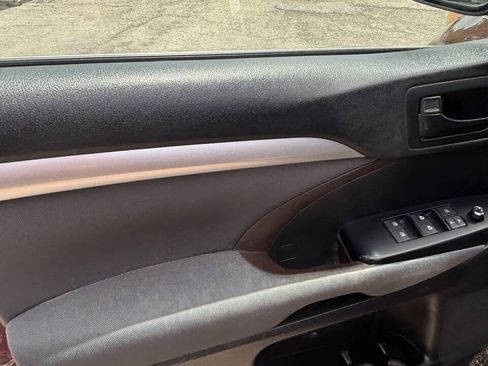 Used 2015 Toyota Highlander LE FWD image 20