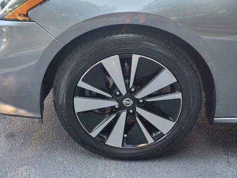 Used 2022 Nissan Altima 2.5 SV FWD image 8