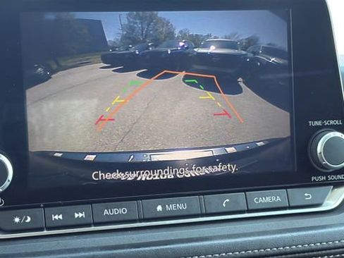 Used 2023 Nissan Rogue SV image 34