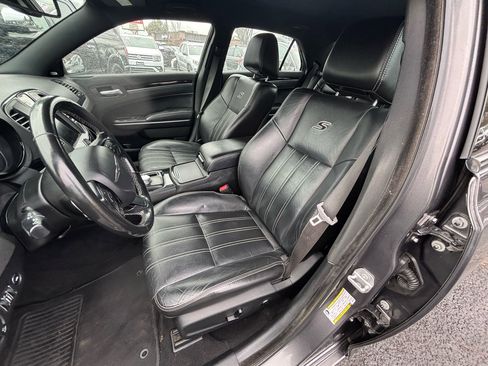 Used 2019 Chrysler 300 S image 8
