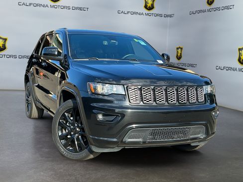 Used 2019 Jeep Grand Cherokee Altitude image 3