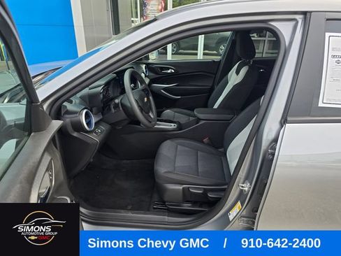 Used 2024 Chevrolet Trax LS w/ Driver Confidence Package FWD image 10